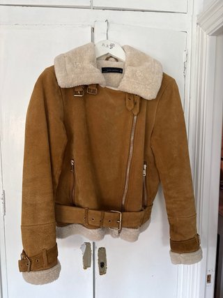 Cazadora Zara ante y borrego, completamente nueva.