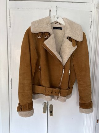 Cazadora Zara ante y borrego, completamente nueva.