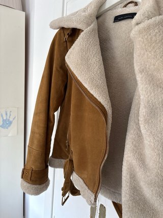 Cazadora Zara ante y borrego, completamente nueva.