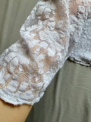 Camiseta Mango cuello alto texturizada
