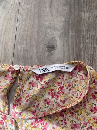 Vestido Zara flores talla XS
