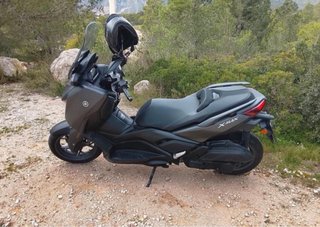 Yamaha XMAX 125 2024 Negra spot