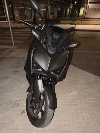 Yamaha XMAX 125 2024 Negra spot