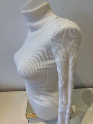 Pull&Bear Camiseta Cuello Alto Canalé Blanca