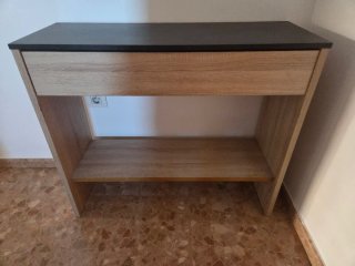 Mueble recibidor negro y madera