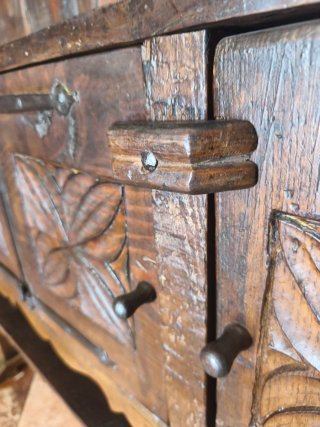 Alacena / Mueble Rústico de Madera Maciza Tallada