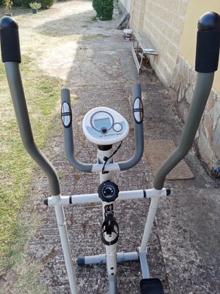 Bicicleta Elíptica Gris y Blanca