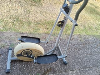 Bicicleta Elíptica Gris y Blanca