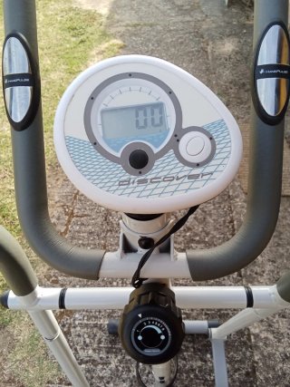 Bicicleta Elíptica Gris y Blanca