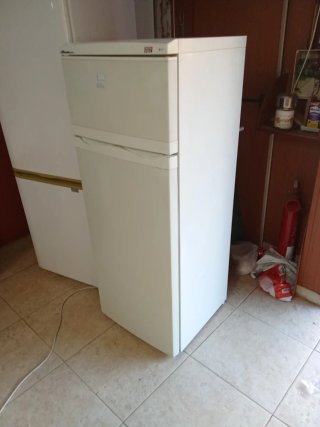 Nevera con congelador blanca