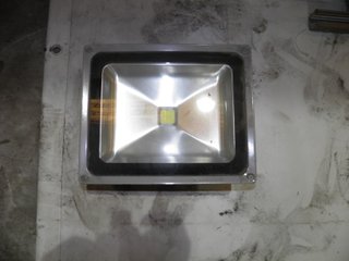 Lote de 3 Focos 1 de  LED y dos de  Lámparas