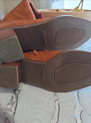 Botas de piel genuina nuevas con caja
