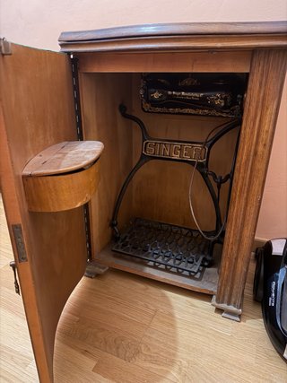 Maquina de coser Singer 15K antigua con mueble