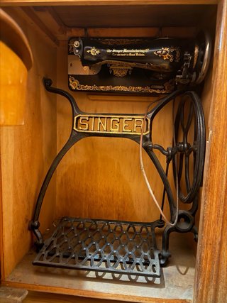 Maquina de coser Singer 15K antigua con mueble