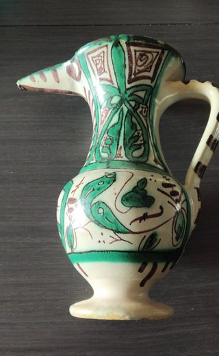 Jarra cerámica decorada verde y beige