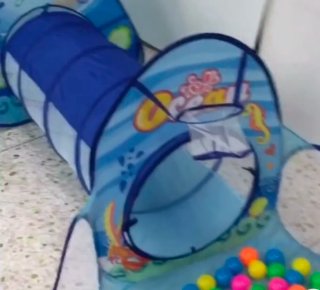 Parque de bolas y túnel para niños