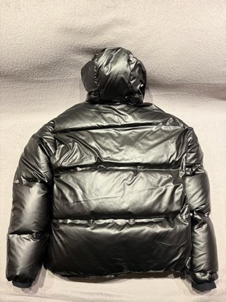 Chaqueta de plumas Prada Negra