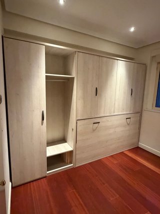 Mueble con cama abatible y armarios – 3,25 x 2,40