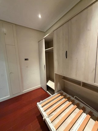 Mueble con cama abatible y armarios – 3,25 x 2,40