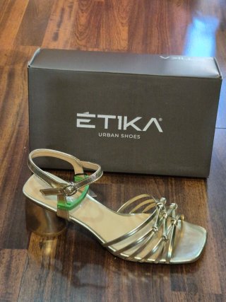 Zapatos de vestir Etika dorados, números 38,39,40,