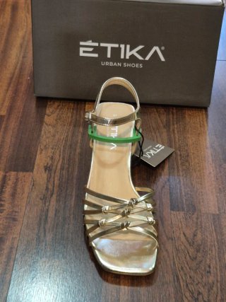 Zapatos de vestir Etika dorados, números 38,39,40,