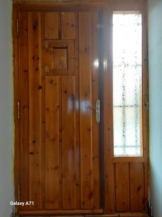 Puerta exterior madera con cristal