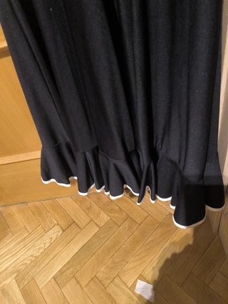Falda flamenca negra volantes. Largo 73cm. Cint.32