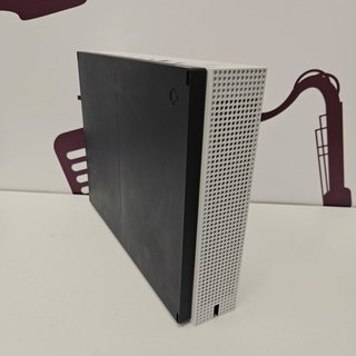 Consola Xbox One S 1TB + 2 controller (uno wireless e uno con cavo)