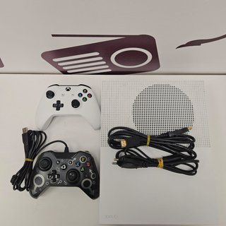 Consola Xbox One S 1TB + 2 controller (uno wireless e uno con cavo)
