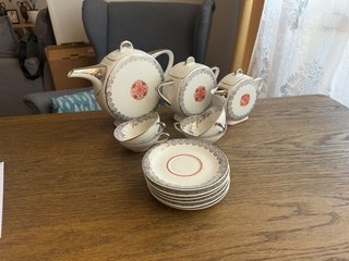 Elegante servizio vintage da tè e caffè in porcell