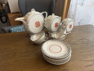 Elegante servizio vintage da tè e caffè in porcell