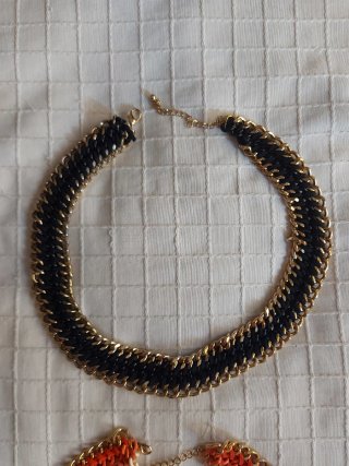 Dos collares de cadena