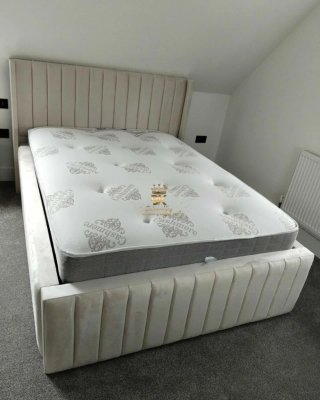 Cama y cabecero a medida beige