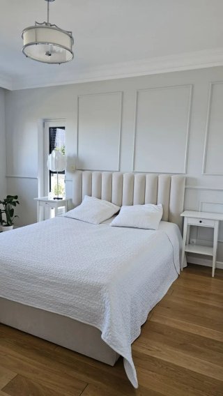 Cama y cabecero a medida beige