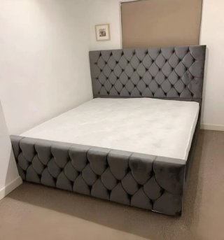 Cama y cabecero a medida beige