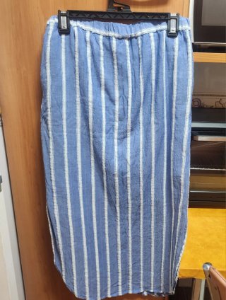 Falda midi abotonsdaDesigners Society T.S nueva