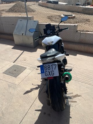 Kawasaki Z750 Naked Bianca