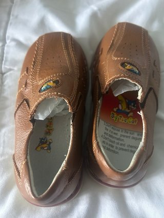 Zapatos infantiles piel marrón sin cordones