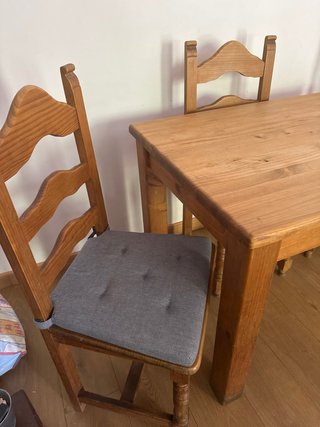 Mesa de comedor de madera con 4 sillas