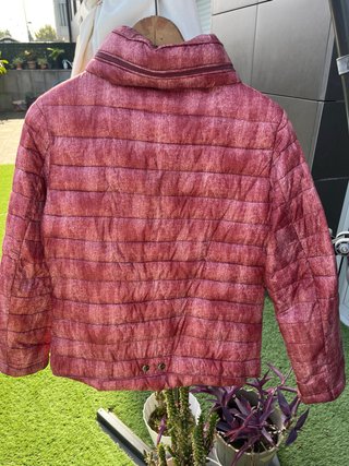 Anorak rosa y rojo