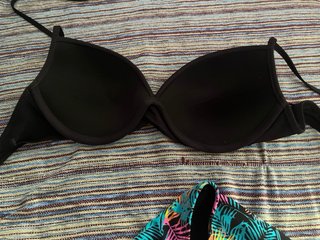 Bikini Talla L Negro y Estampado Tropical