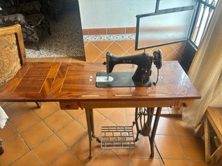 Máquina de coser antigua Alfa