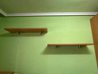Escritorio con estantería de madera
