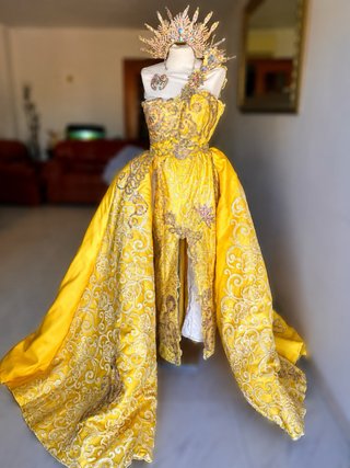 Vestido de Novia Dorado con Pedrería
