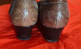 Mocasines Marrones con Detalle Dorado