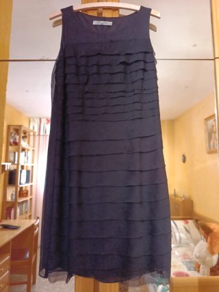 Vestido negro mujer con volantes