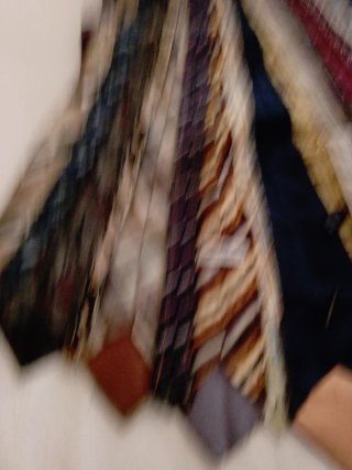 Chal hecho a partir de muchas corbatas