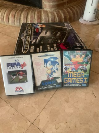 Sega Mega Drive con 2 mandos y juegos