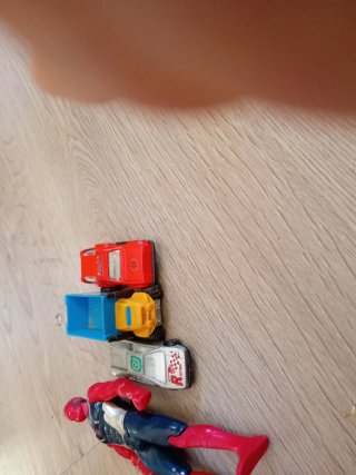 Figuras de acción y coches de juguete