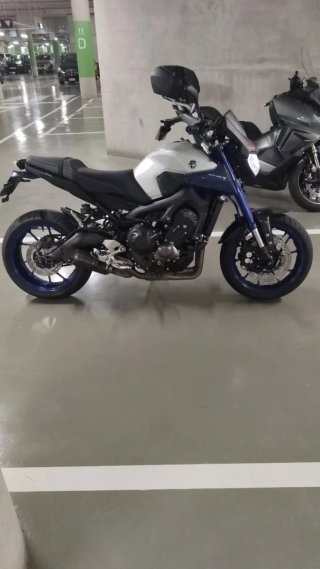 Yamaha MT-09 2016 con extras